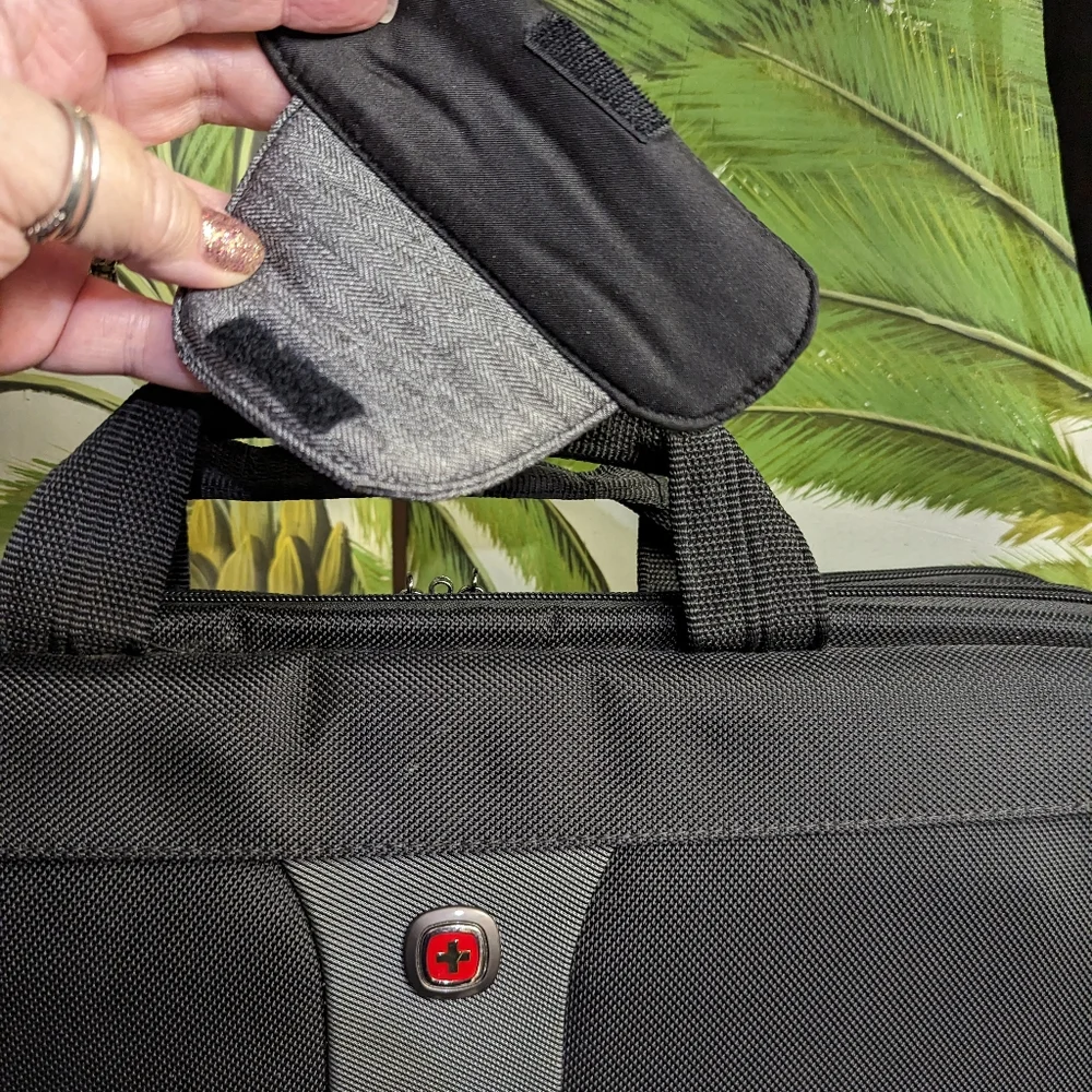 022 - Swiss Gear Computer case 💻
